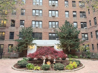 6740 Yellowstone Blvd Unit 2O, Forest Hills, NY 11375