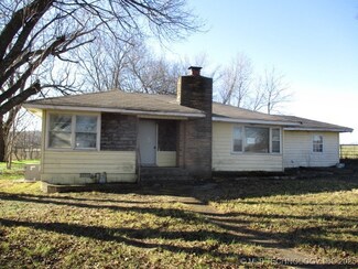 17015 W Mud Valley Rd, Tahlequah, OK 74464
