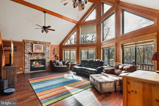 892 Apple Jack Cir, Linden, VA 22642