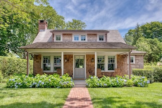 128 Halsey St, Southampton, NY 11968