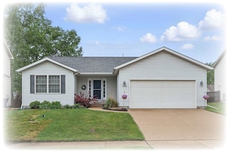 6732 Brookview Ln, Davenport, IA 52806