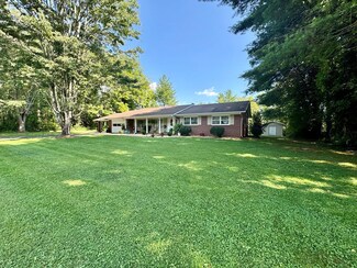 98 Foggy Top Ln, Galax, VA 24333