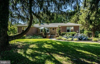 14 Holly Ln, Wilmington, DE 19807