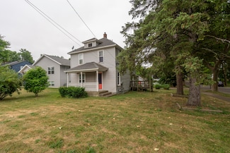 352 Holmdene Blvd NE, Grand Rapids, MI 49503