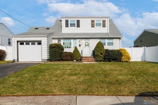 10 Sunnyside Dr, Carteret, NJ 07008