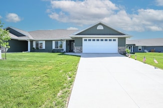 3902 Bluebird Dr SW, Cedar Rapids, IA 52404