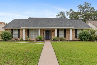 10418 Raritan Dr, Houston, TX 77043