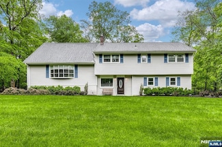 72 Chuckanutt Dr, Oakland, NJ 07436
