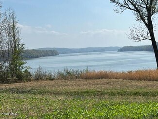 143 Docks of the Bay Dr, Harriman, TN 37748