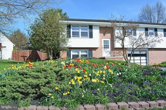 340 Edgehill Dr, Akron, PA 17501