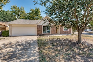 905 Pepperidge Ct, Lancaster, TX 75134