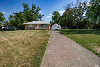 204 Powers Ave, Pekin, IL 61554