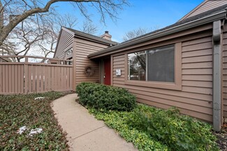 929 Shoreline Rd, Lake Barrington, IL 60010