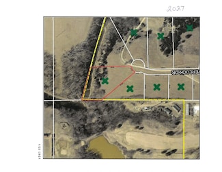 2027 Overlook Dr, Salina, KS 67401