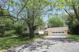 370 N Youngs Rd, Attica, MI 48412