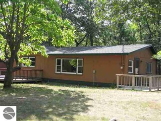 7090 Lakeview Dr, Oscoda, MI 48750