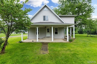 701 Olive St, Gillespie, IL 62033