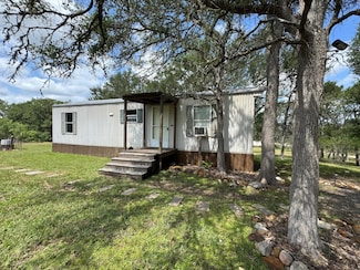 113 Valley Ln, Smithville, TX 78957