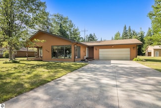 3846 S Lee Point Rd, Suttons Bay, MI 49682
