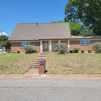 301 Holder Dr, Hurst, TX 76053