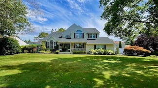 1465 7th St, West Babylon, NY 11704