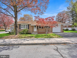 52 Circle Dr, Ephrata, PA 17522