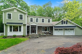 8A Russett Rd, Sandy Hook, CT 06482