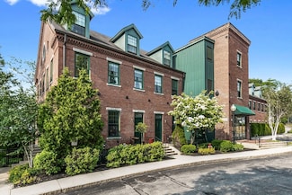 25 Pond St Unit 202, Amesbury, MA 01913