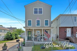 32 Christopher St, Carteret, NJ 07008