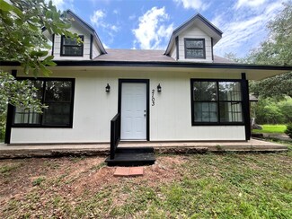 2103 Bayou Dr, Lake Jackson, TX 77566