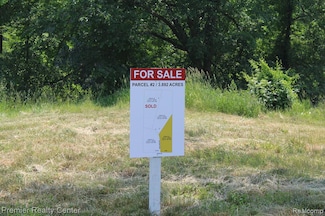 2722 Twin Oaks Dr, Milford Township, MI 48381