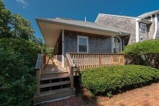 24 Harbor Hill Dr, Buzzards Bay, MA 02532