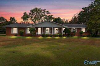 1422 Redbud St, Athens, AL 35611