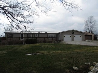 21951 Golf Club Ln, Loogootee, IN 47553