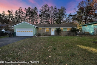 933 Bedford Rd, East Lansing, MI 48823