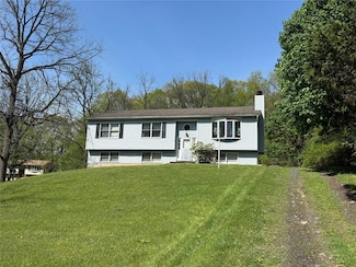 211 N Fostertown Dr, Newburgh, NY 12550