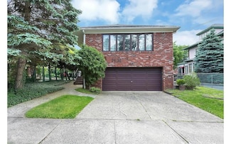 2936 216th St, Bayside, NY 11360