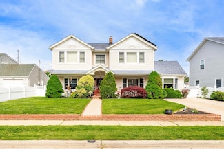 29 Water Ln N, Levittown, NY 11756