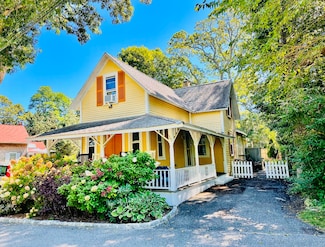 23 Laurel Ave, Oak Bluffs, MA 02557