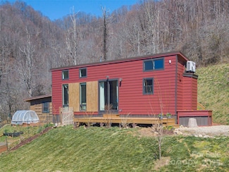 323 Morris Rd, Clyde, NC 28721