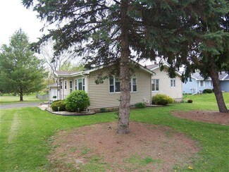 W1069 Evergreen Rd, Genoa City, WI 53128