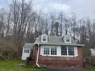 22 Lake Shore Dr N, Mahopac, NY 10541