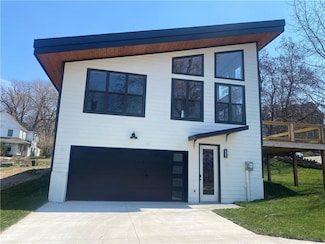 802 N 5th St, Saint Joseph, MO 64501
