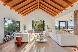 3351 Deronda Dr, Los Angeles, CA 90068