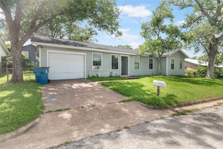 411 N Baron St, Bellville, TX 77418