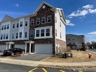 6 Colgate Dr, Morristown, NJ 07960