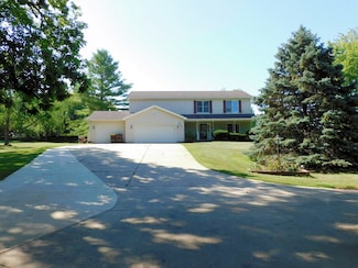 565 Sandra Cir, Freeport, IL 61032
