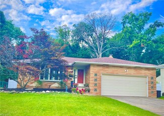 809 E Dartmoor Ave, Seven Hills, OH 44131