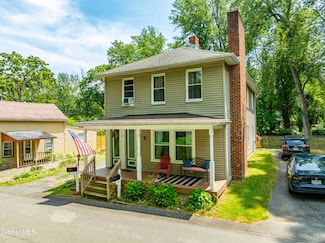 5 Bacon Ln, Albany, NY 12211