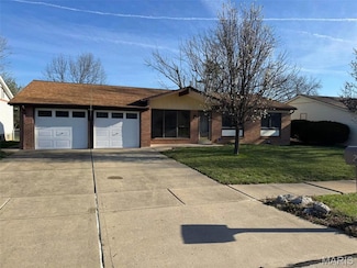 2469 Whitshire Dr, Saint Louis, MO 63129